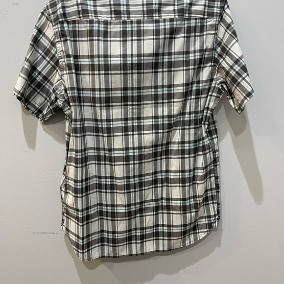 Quiksilver button up short sleeve shirt. NWT - Picture 3 of 3